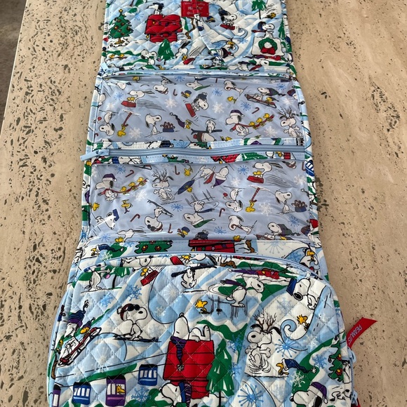 Vera Bradley peanuts Hanging Travel Organizer Snoopy Slopes - Picture 3 of 3